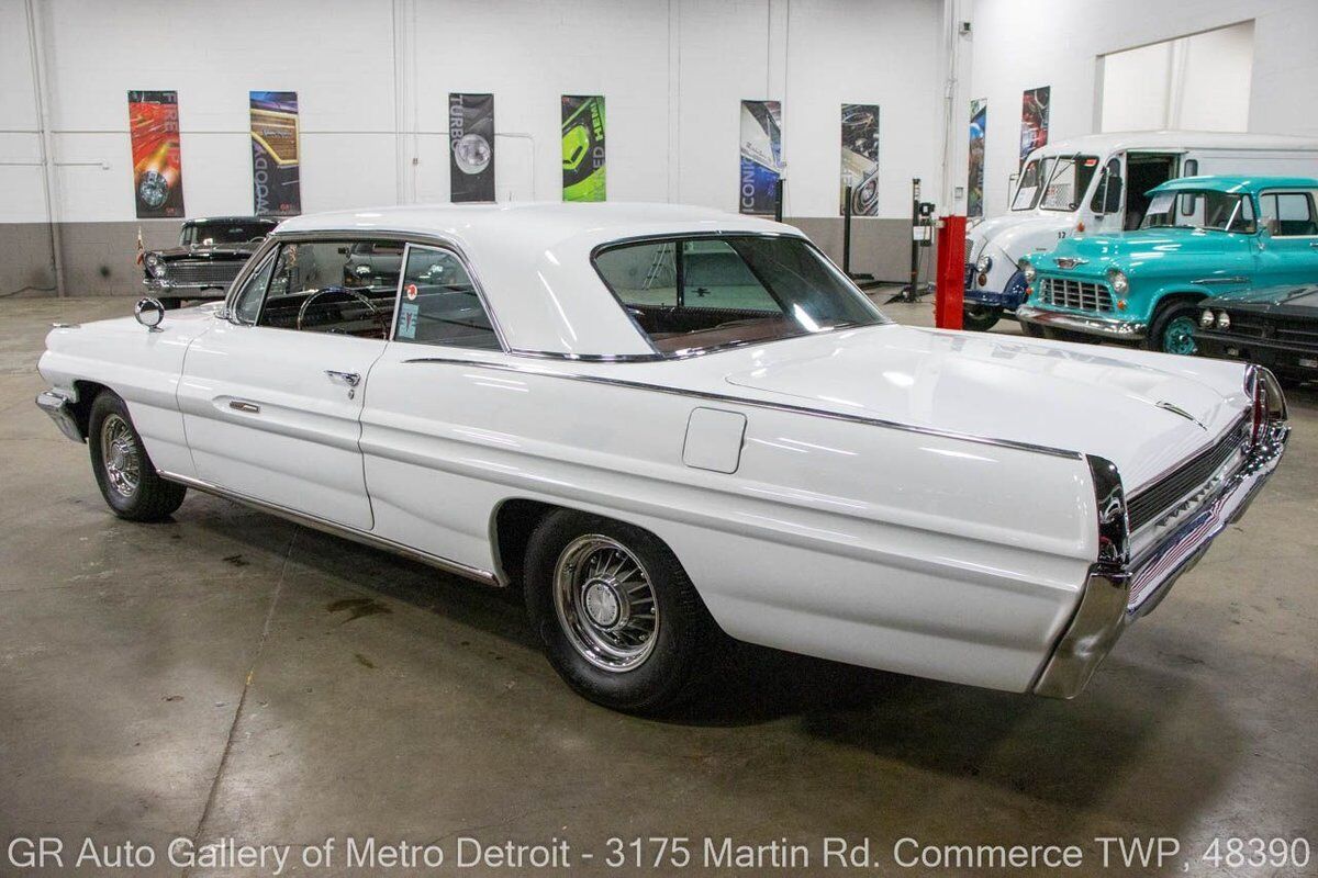 Pontiac-Grand-Prix-1962-White-Red-12719-3