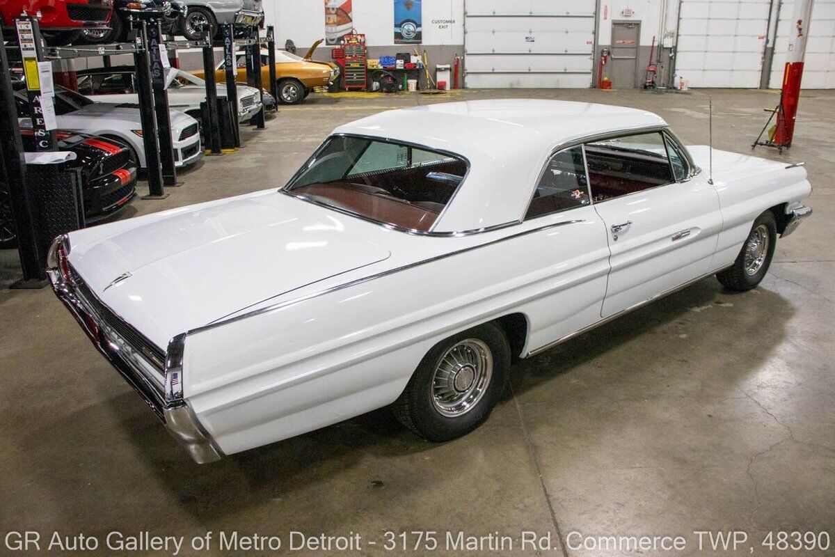 Pontiac-Grand-Prix-1962-White-Red-12719-6