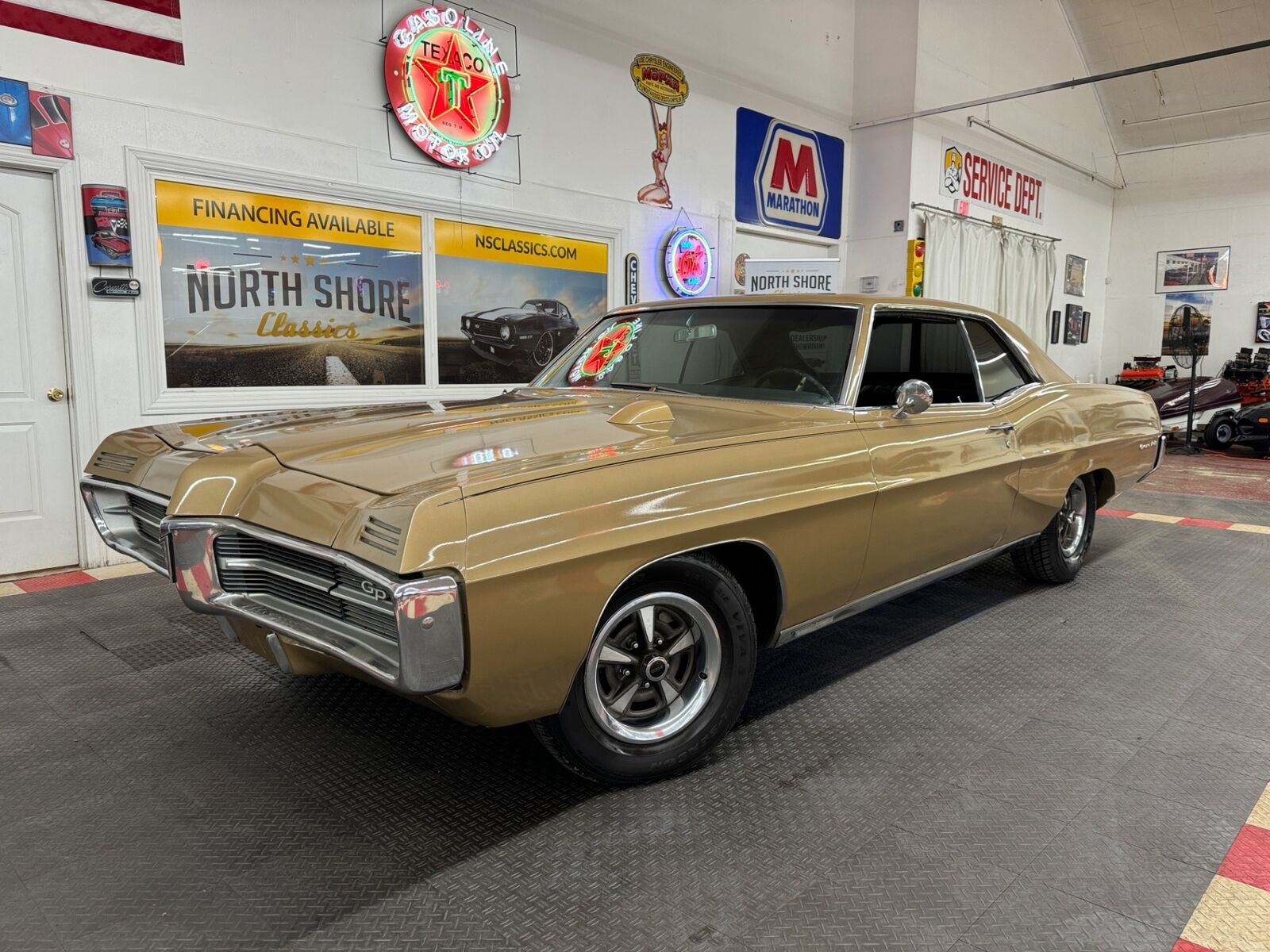 Pontiac-Grand-Prix-1967-Gold-Black-0-1