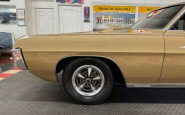 Pontiac-Grand-Prix-1967-Gold-Black-0-23