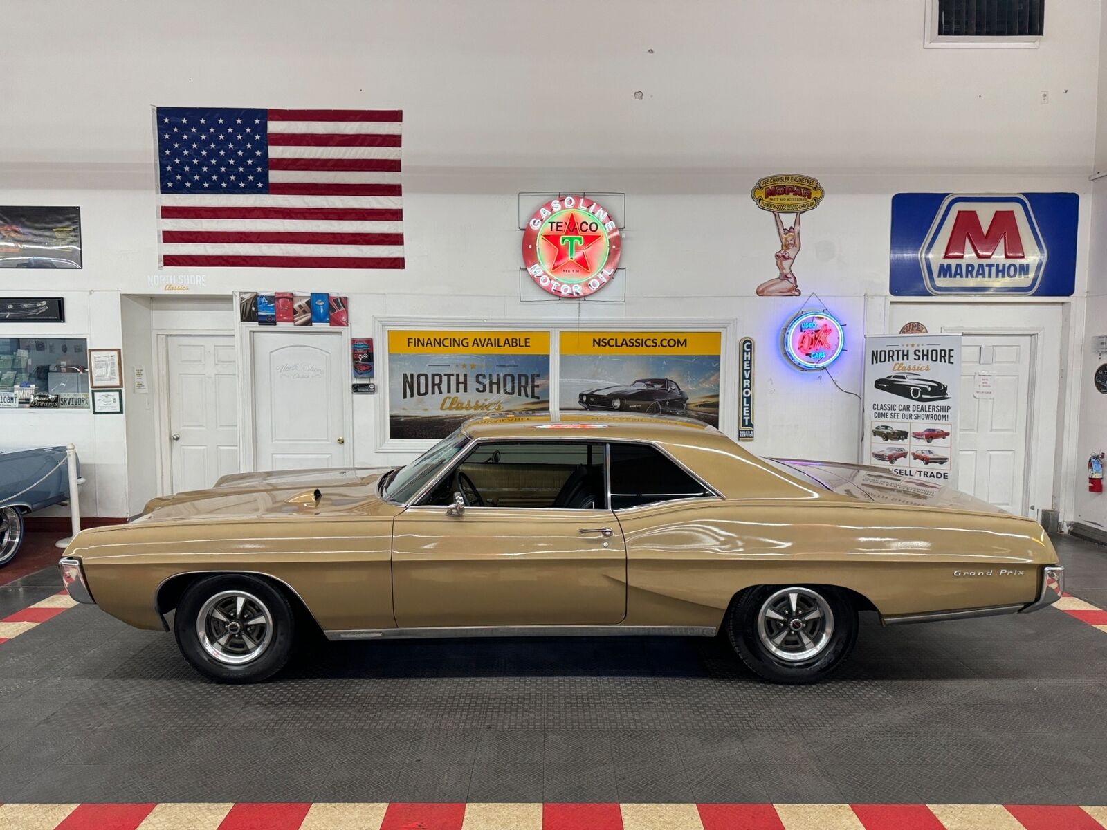 Pontiac-Grand-Prix-1967-Gold-Black-0-3