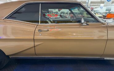 Pontiac-Grand-Prix-1967-Gold-Black-0-30