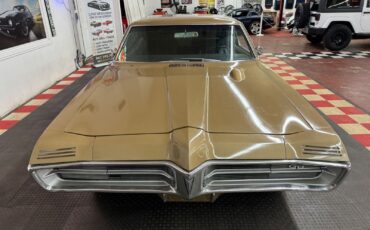 Pontiac-Grand-Prix-1967-Gold-Black-0-4