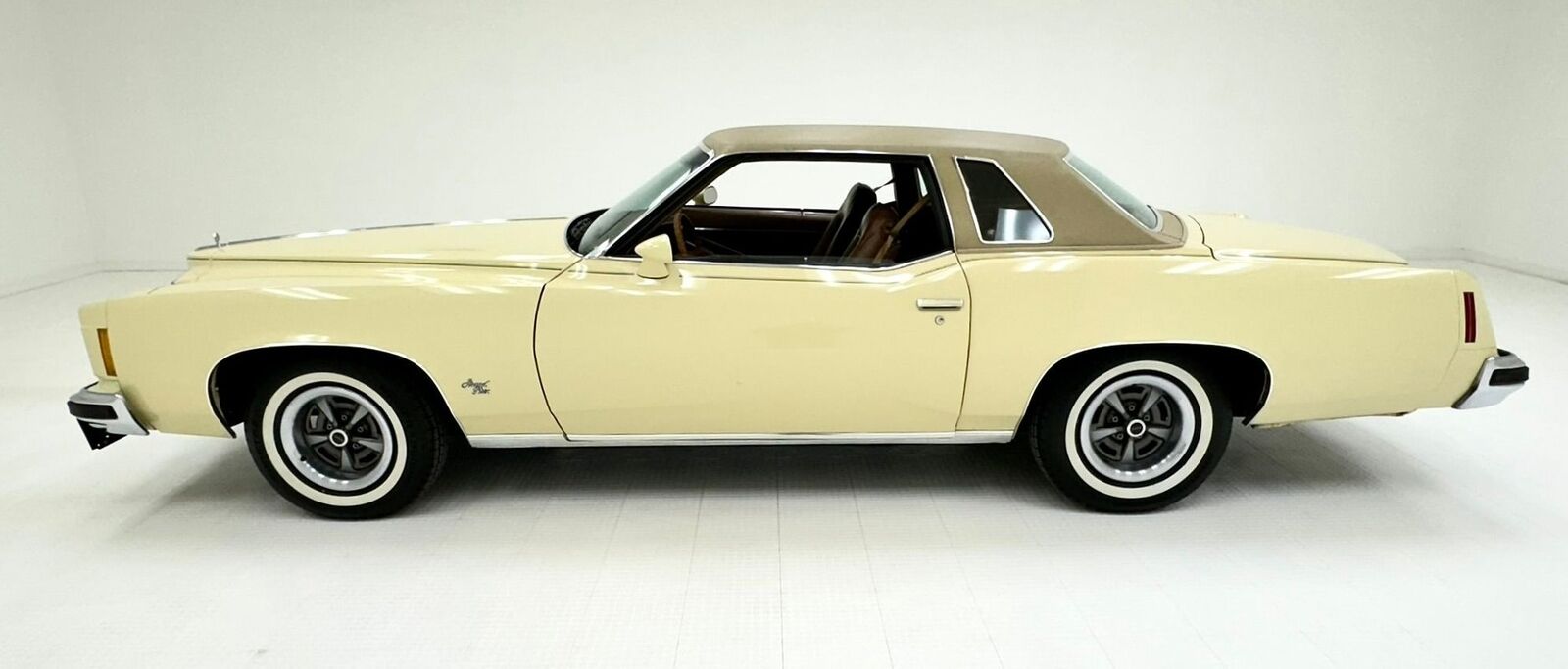 Pontiac-Grand-Prix-1975-Carmel-Beige-Saddle-108235-1