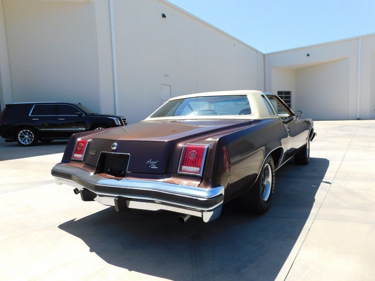 Pontiac-Grand-Prix-1977-Brown-Tan-36672-10