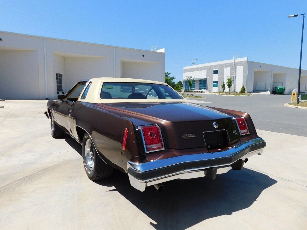 Pontiac-Grand-Prix-1977-Brown-Tan-36672-8