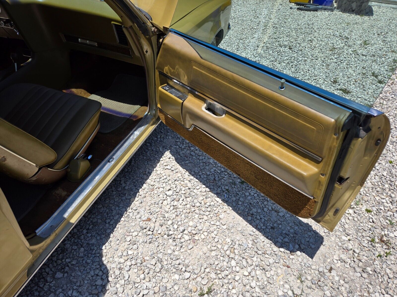 Pontiac-Grand-Prix-Coupe-1969-Gold-Gold-181856-12