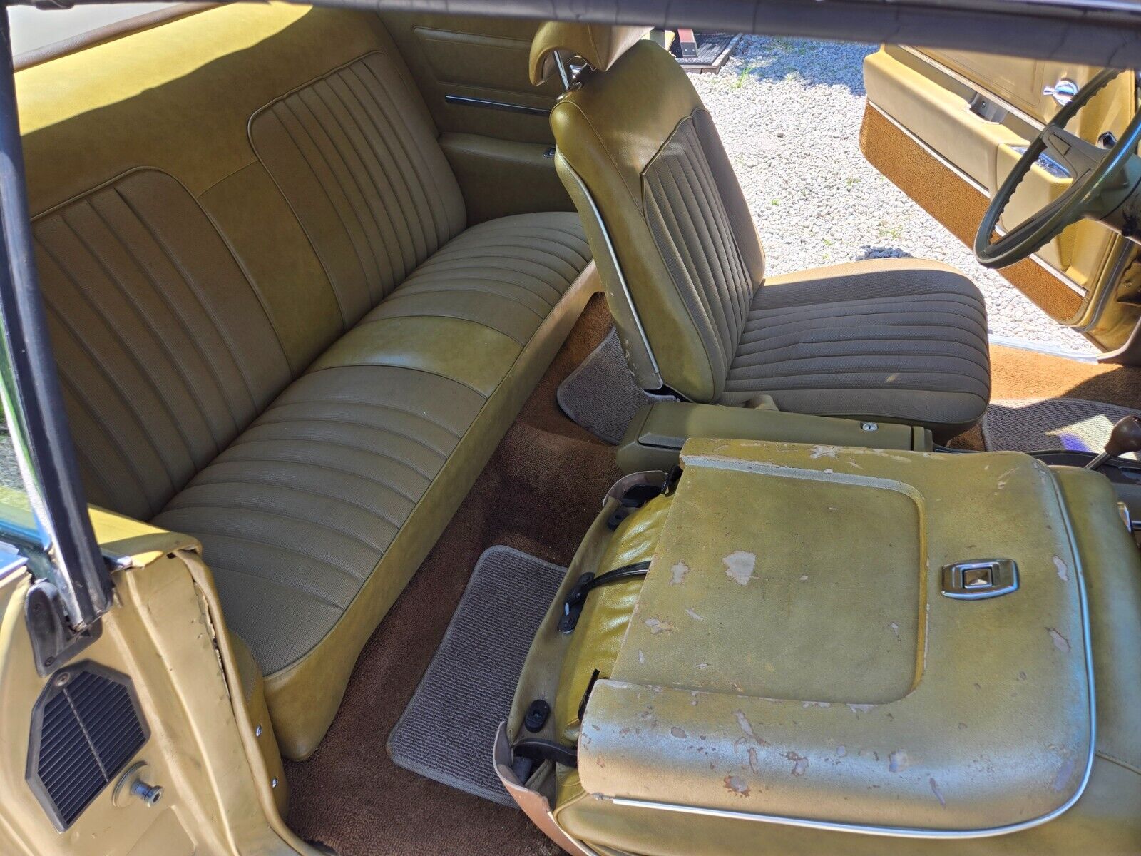 Pontiac-Grand-Prix-Coupe-1969-Gold-Gold-181856-13