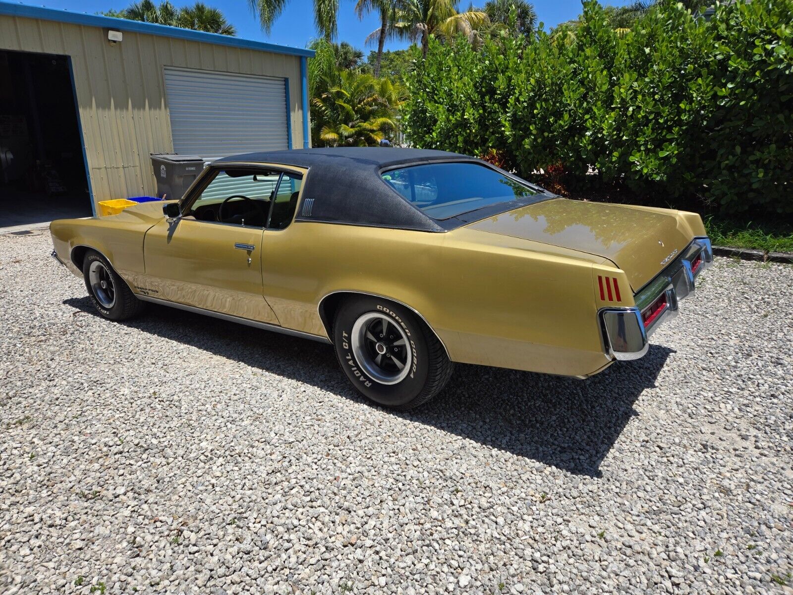 Pontiac-Grand-Prix-Coupe-1969-Gold-Gold-181856-5