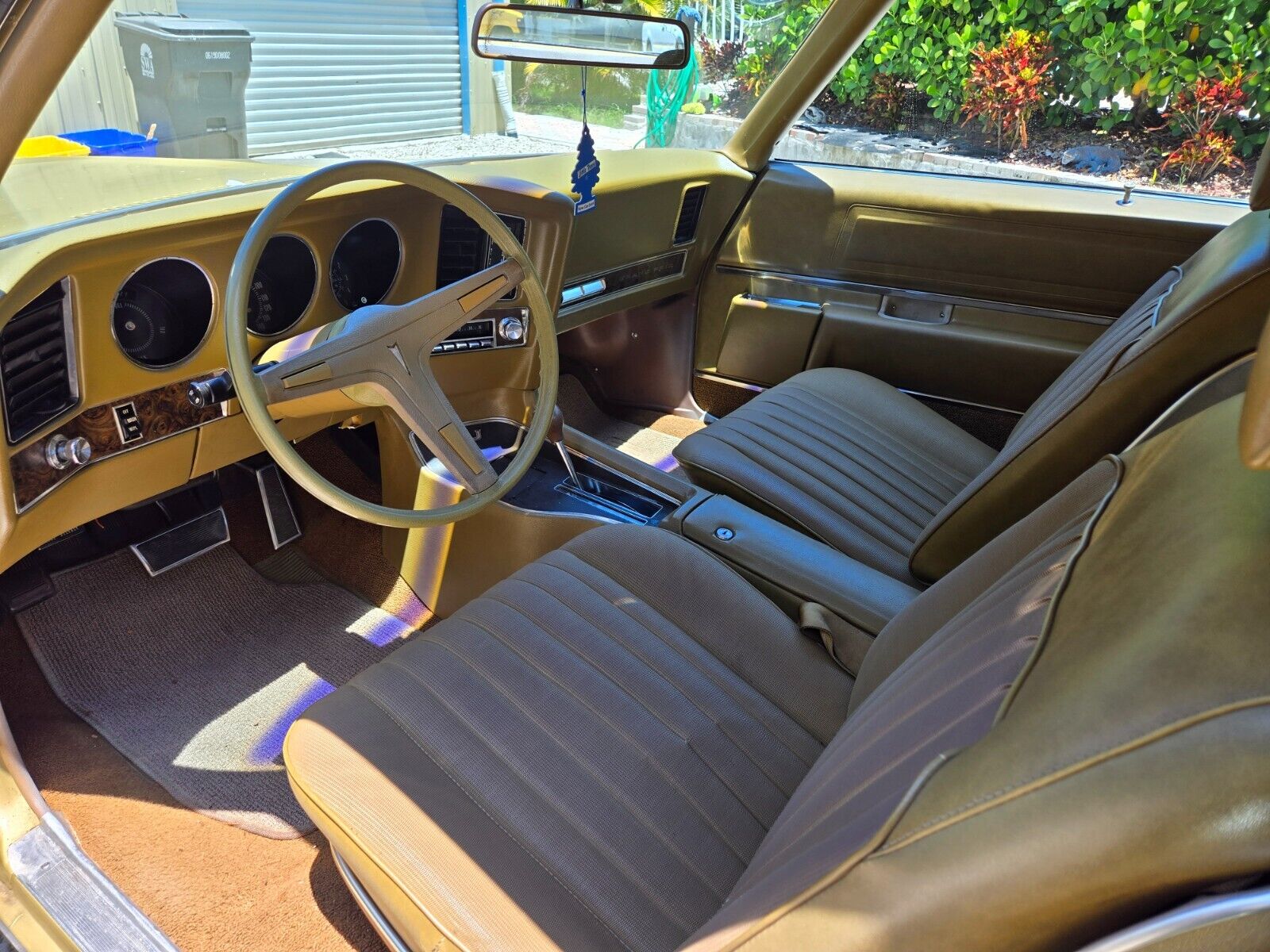 Pontiac-Grand-Prix-Coupe-1969-Gold-Gold-181856-7