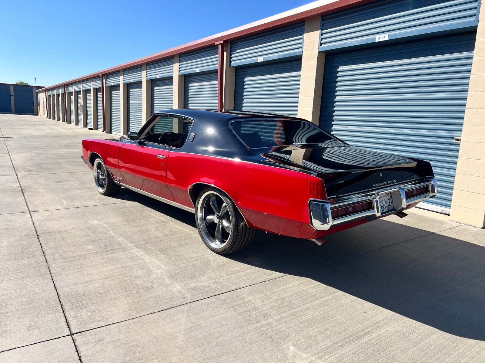 Pontiac-Grand-Prix-Coupe-1969-Parchment-107826-3