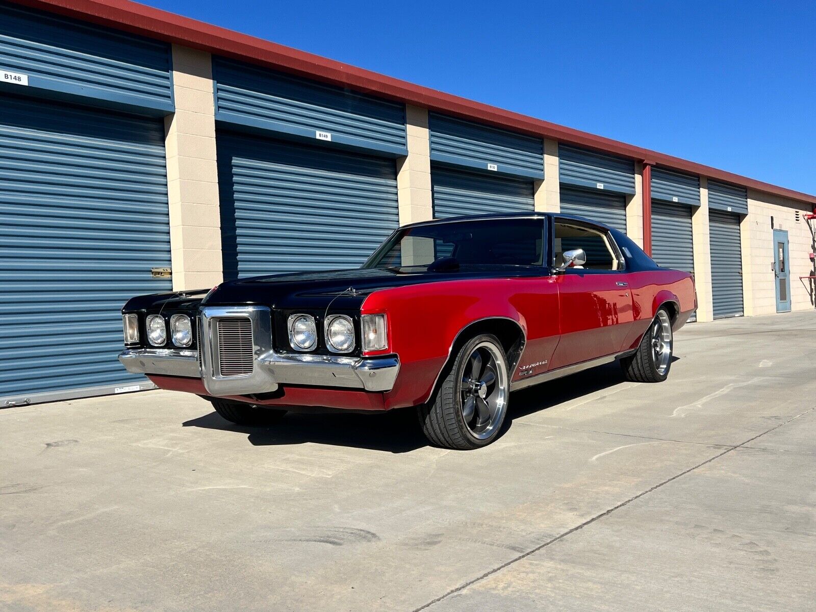 Pontiac-Grand-Prix-Coupe-1969-Parchment-107826-9