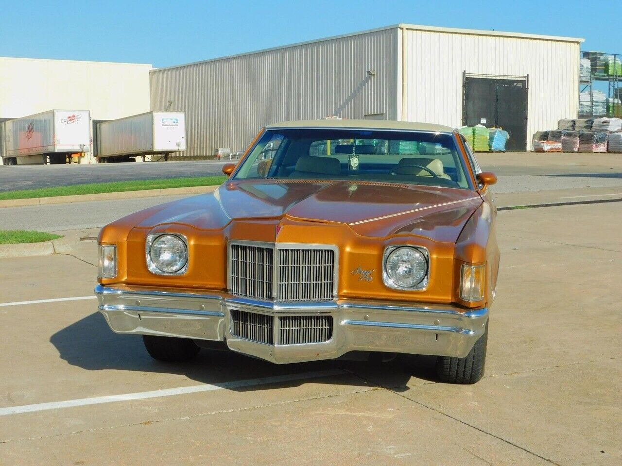 Pontiac-Grand-Prix-Coupe-1972-Orange-Cream-95696-11