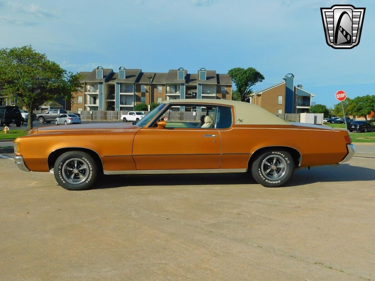 Pontiac-Grand-Prix-Coupe-1972-Orange-Cream-95696-3