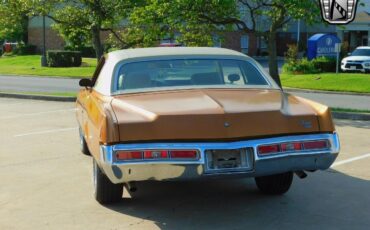 Pontiac-Grand-Prix-Coupe-1972-Orange-Cream-95696-5