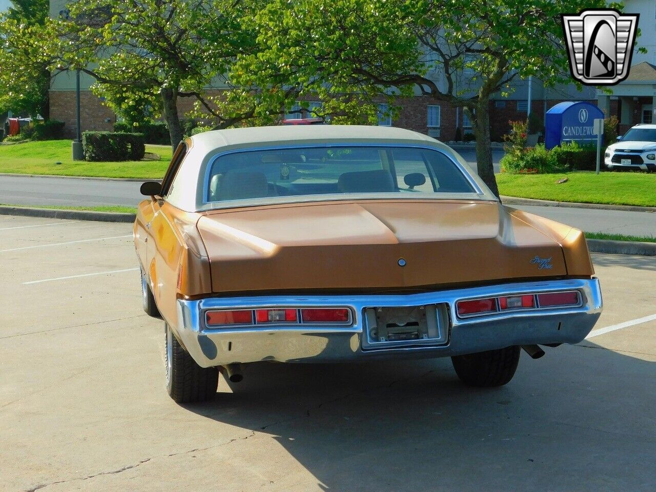 Pontiac-Grand-Prix-Coupe-1972-Orange-Cream-95696-5