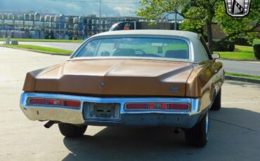 Pontiac-Grand-Prix-Coupe-1972-Orange-Cream-95696-6