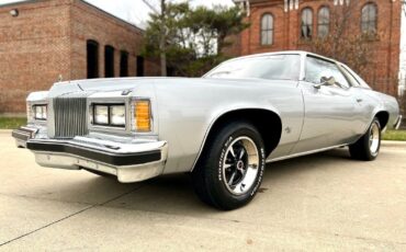 Pontiac-Grand-Prix-Coupe-1976-Silver-Blue-37015-1