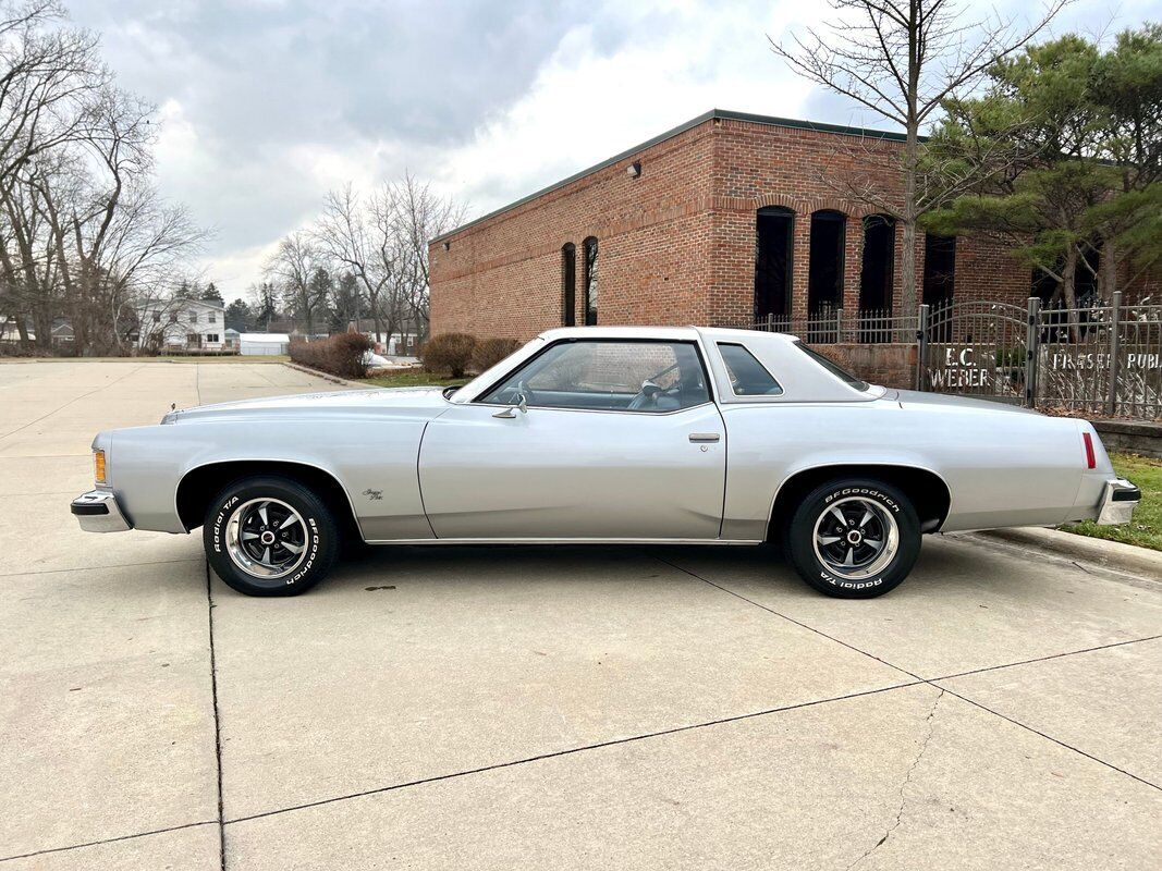 Pontiac-Grand-Prix-Coupe-1976-Silver-Blue-37015-10