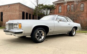 Pontiac-Grand-Prix-Coupe-1976-Silver-Blue-37015-3