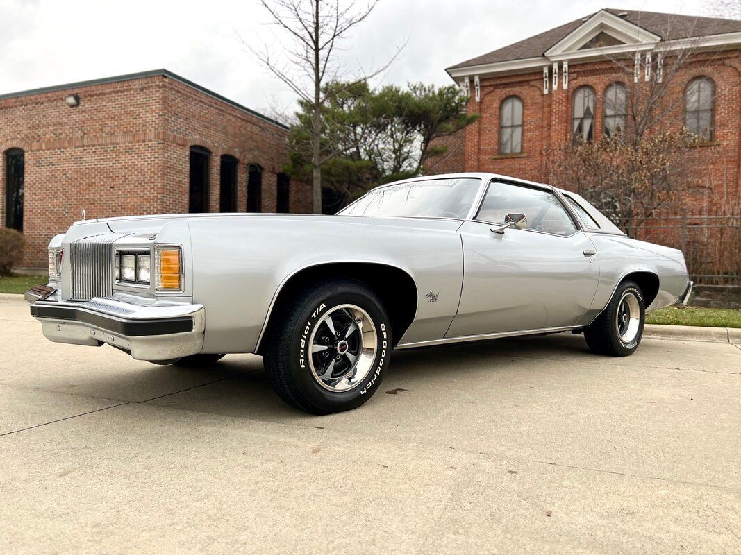 Pontiac-Grand-Prix-Coupe-1976-Silver-Blue-37015-3