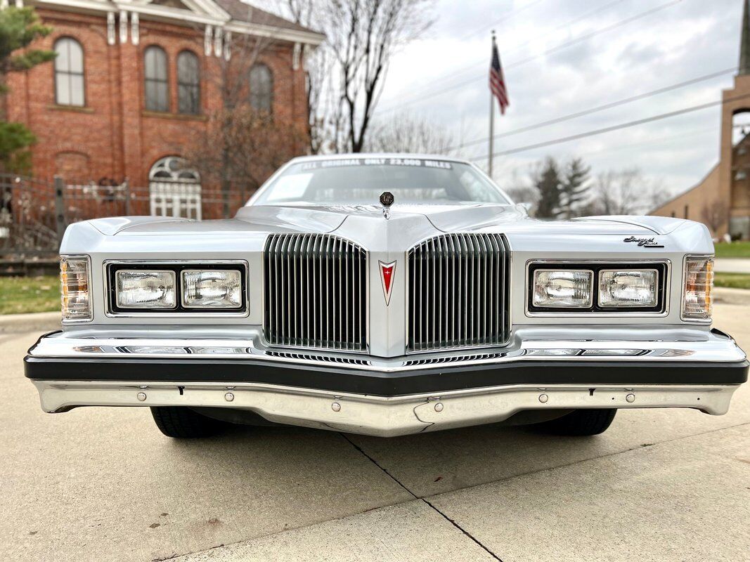 Pontiac-Grand-Prix-Coupe-1976-Silver-Blue-37015-4