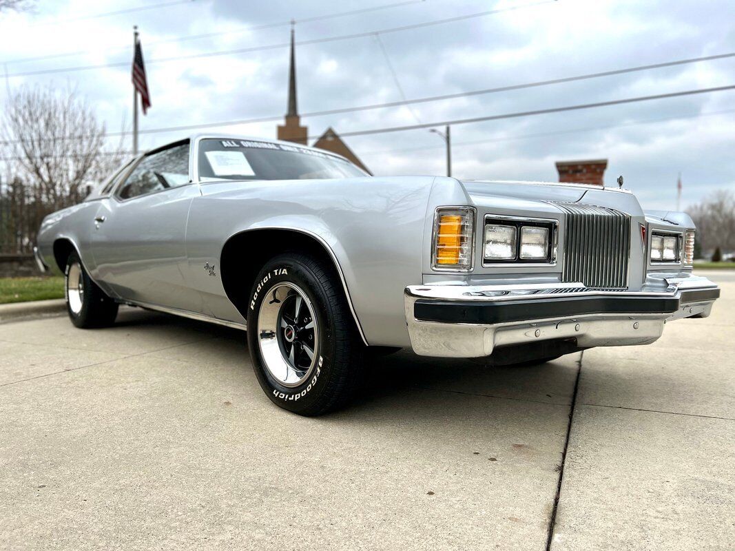 Pontiac-Grand-Prix-Coupe-1976-Silver-Blue-37015-5