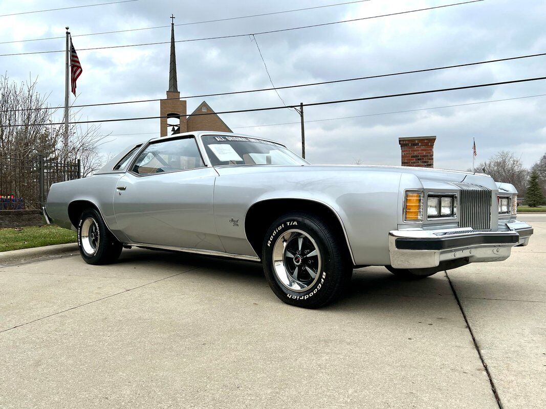 Pontiac-Grand-Prix-Coupe-1976-Silver-Blue-37015-6