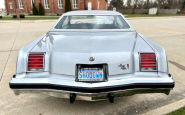 Pontiac-Grand-Prix-Coupe-1976-Silver-Blue-37015-8