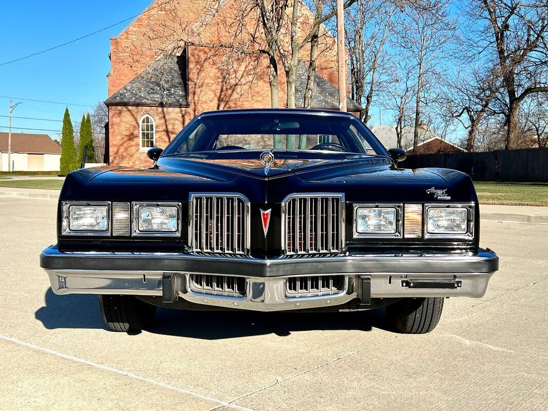 Pontiac-Grand-Prix-SJ-Coupe-1977-Black-Black-123919-2