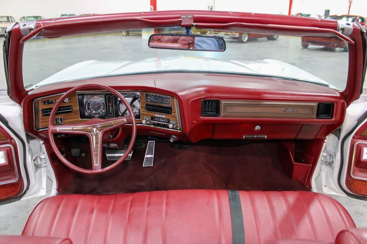 Pontiac-Grand-Ville-1974-White-Red-124827-11