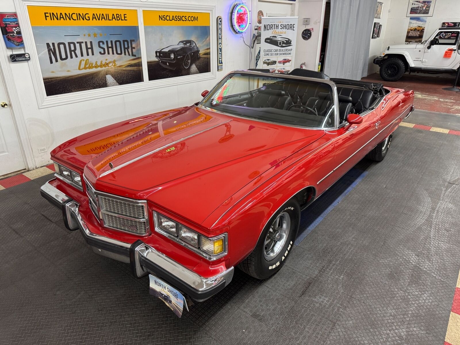 Pontiac-Grand-Ville-Cabriolet-1975-Red-Black-139660-21