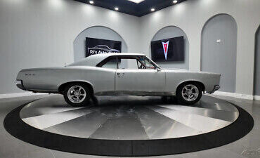 Pontiac-Le-Mans-1967-Silver-Red-2037-8