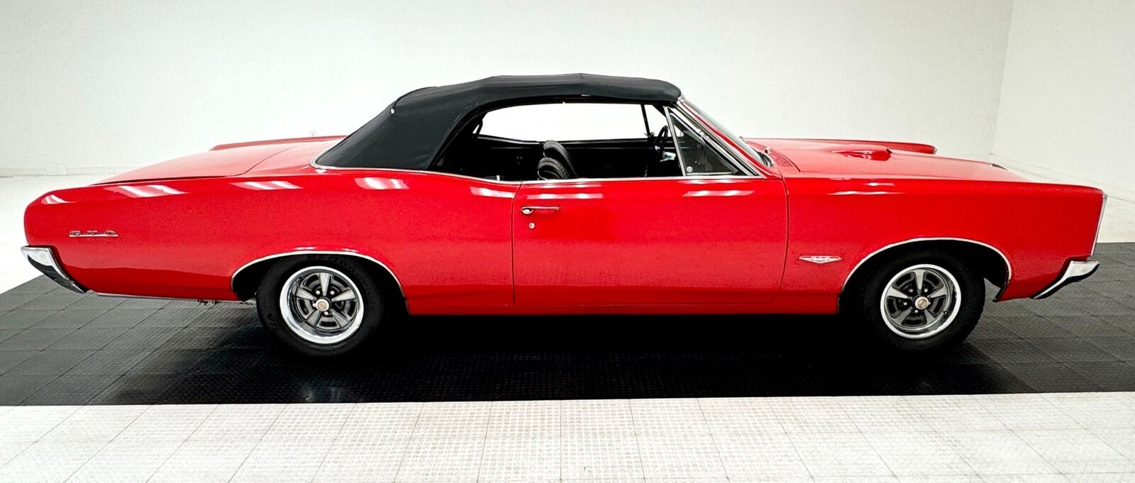 Pontiac-Le-Mans-Cabriolet-1966-Red-Black-92048-8