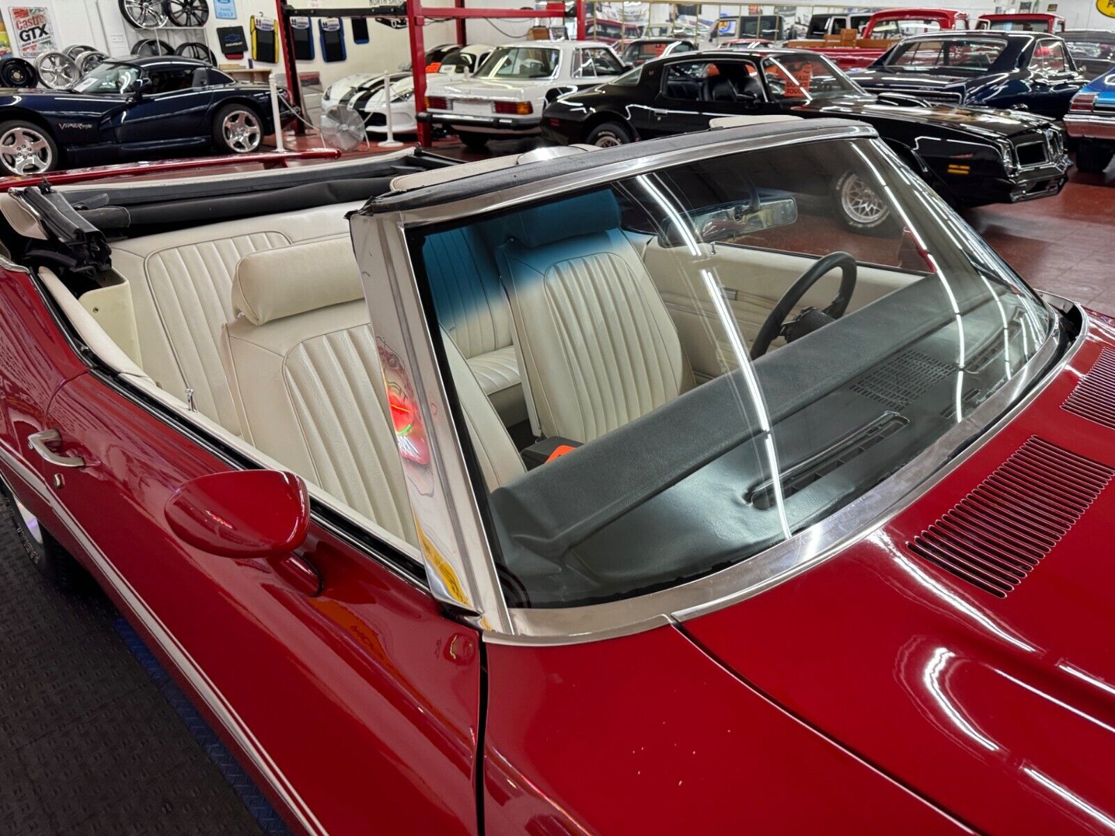 Pontiac-Le-Mans-Cabriolet-1972-Red-White-30578-23