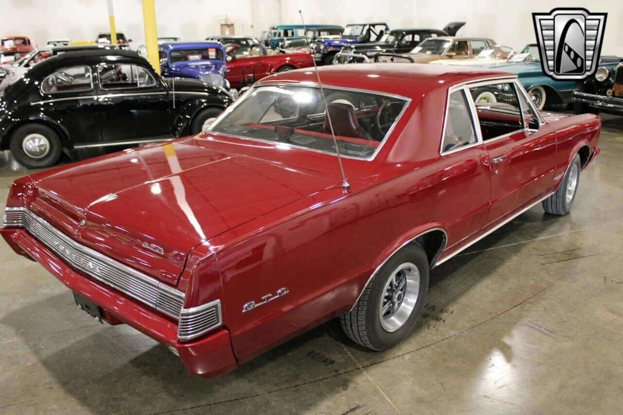 Pontiac-Le-Mans-Coupe-1965-Maroon-Maroon-17909-4