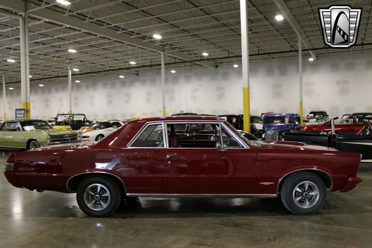 Pontiac-Le-Mans-Coupe-1965-Maroon-Maroon-17909-5