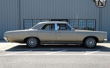 Pontiac-Tempest-Berline-1966-Martinique-Bronze-Gold-79941-8