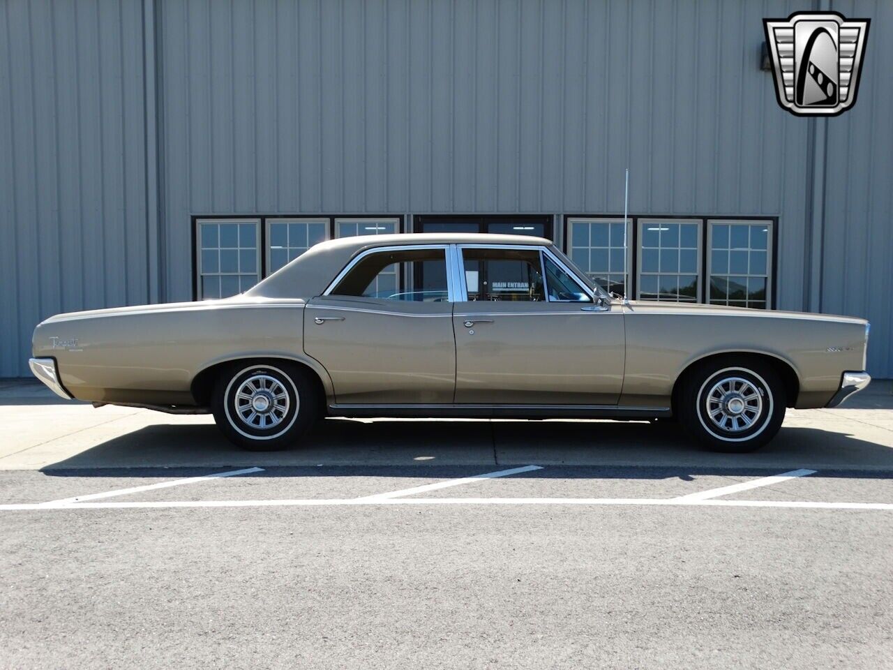 Pontiac-Tempest-Berline-1966-Martinique-Bronze-Gold-79941-8