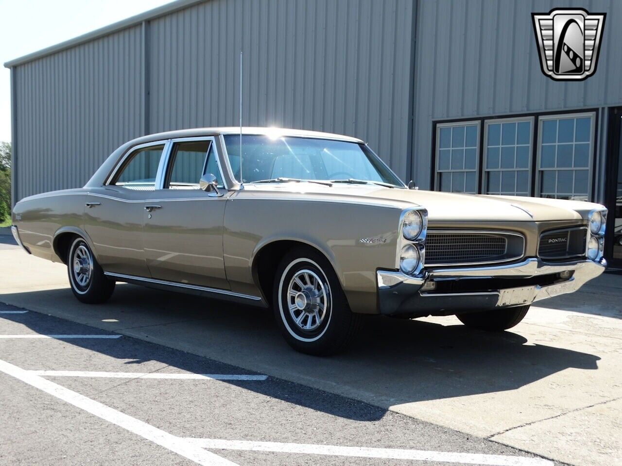 Pontiac-Tempest-Berline-1966-Martinique-Bronze-Gold-79941-9