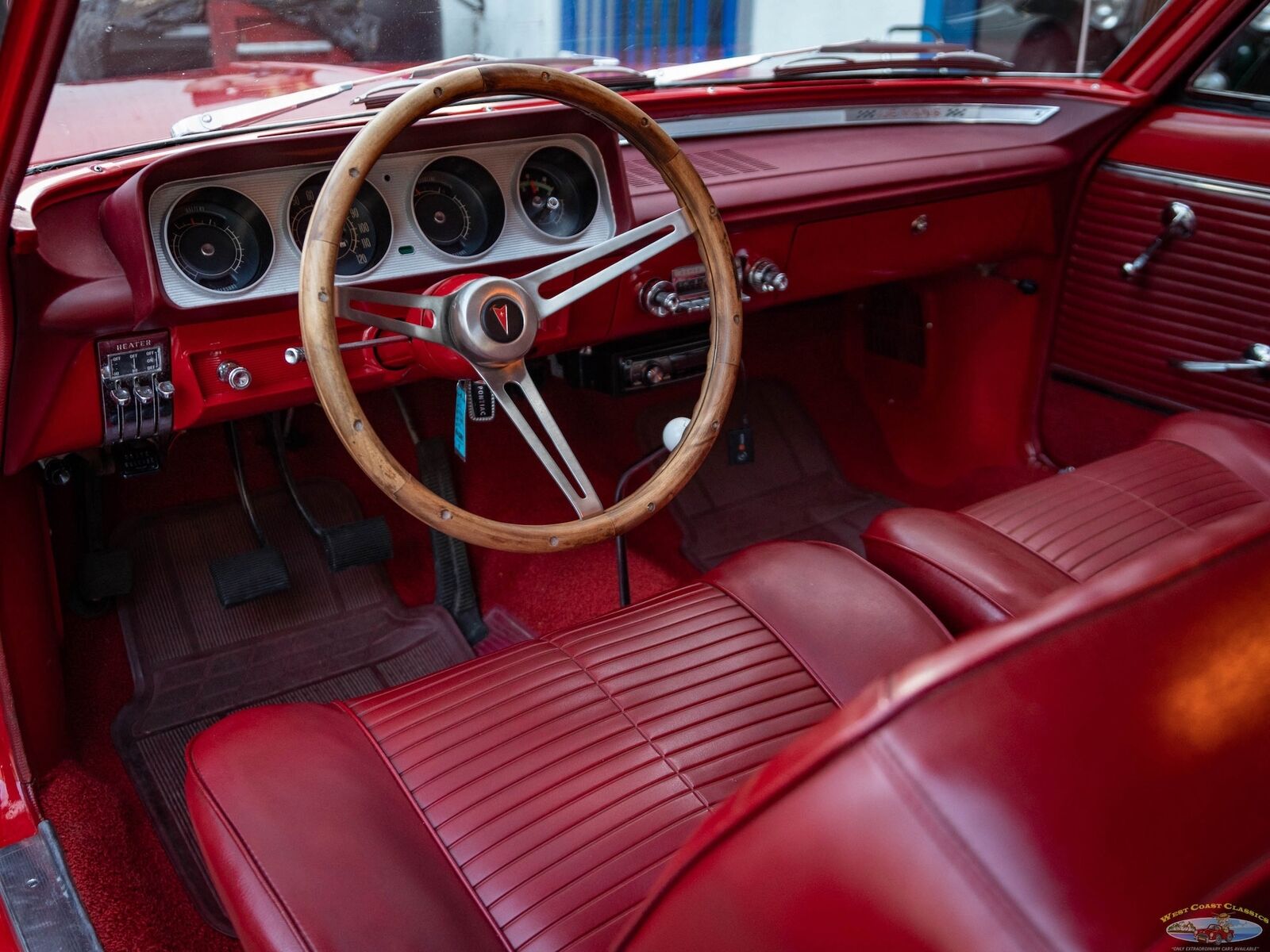 Pontiac-Tempest-Le-Mans-Sport-Coupe-1963-Red-Red-0-17