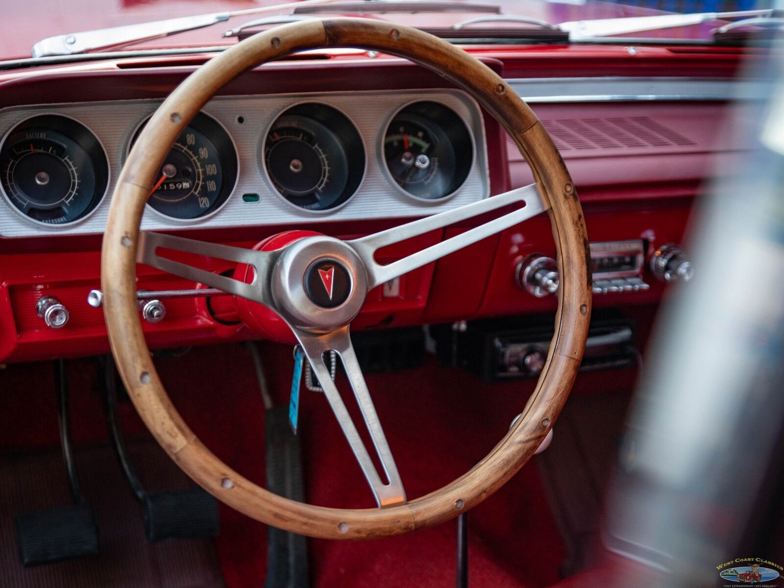 Pontiac-Tempest-Le-Mans-Sport-Coupe-1963-Red-Red-0-19