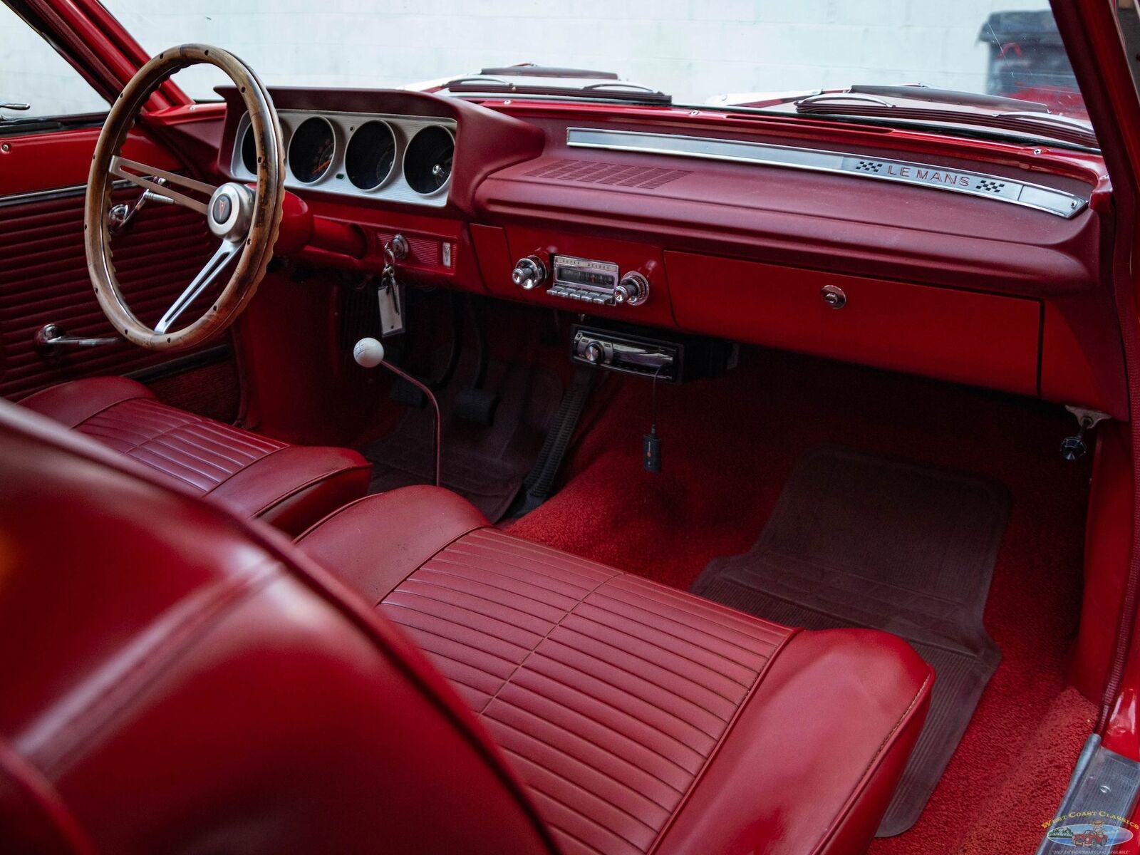 Pontiac-Tempest-Le-Mans-Sport-Coupe-1963-Red-Red-0-25