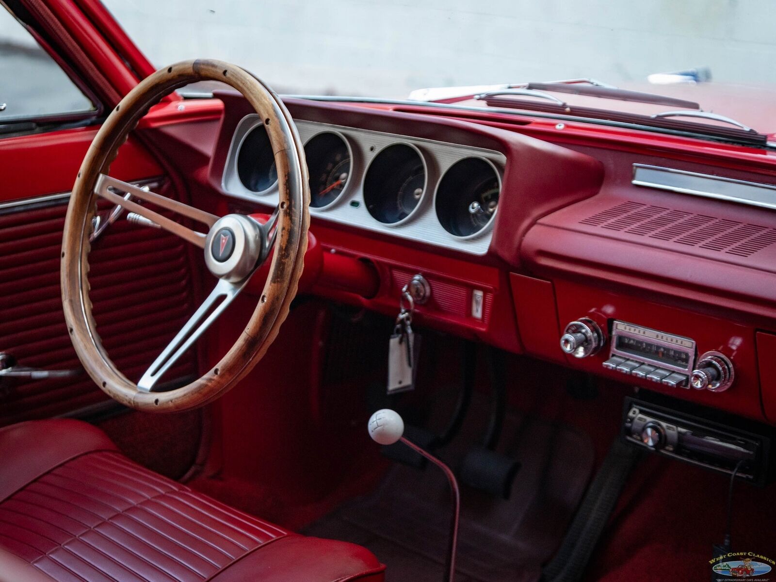 Pontiac-Tempest-Le-Mans-Sport-Coupe-1963-Red-Red-0-26