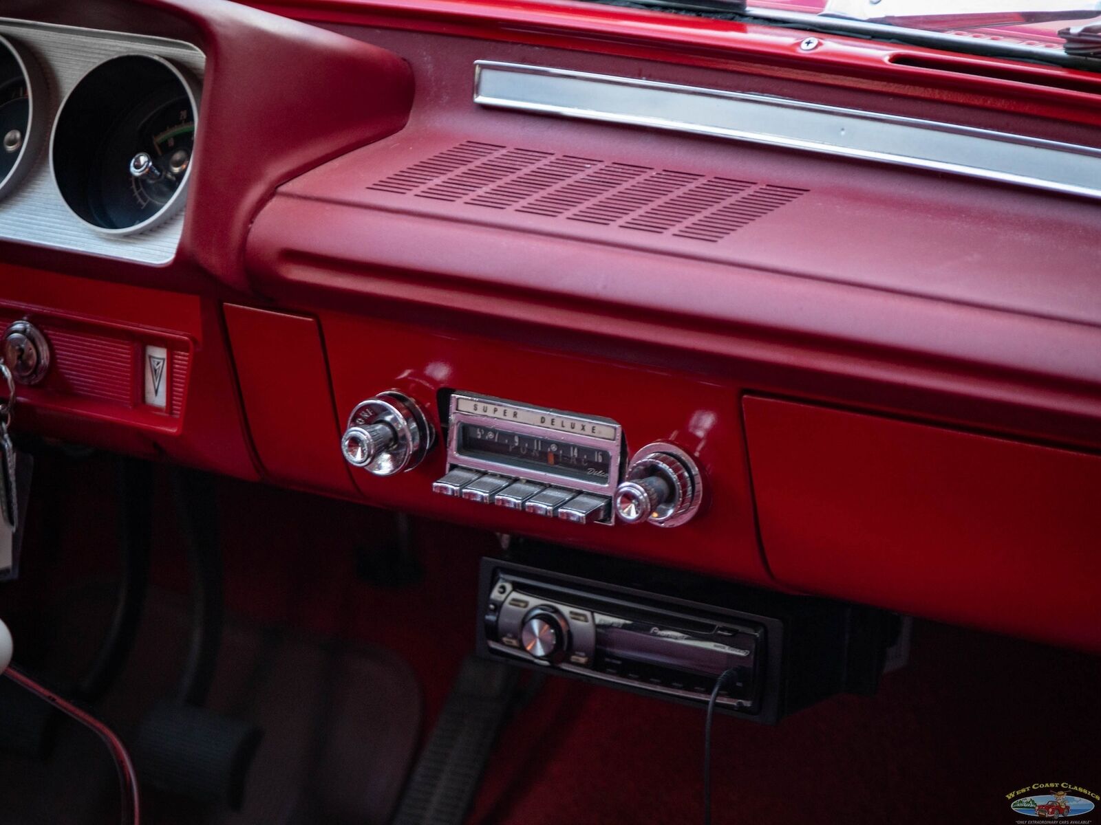 Pontiac-Tempest-Le-Mans-Sport-Coupe-1963-Red-Red-0-27