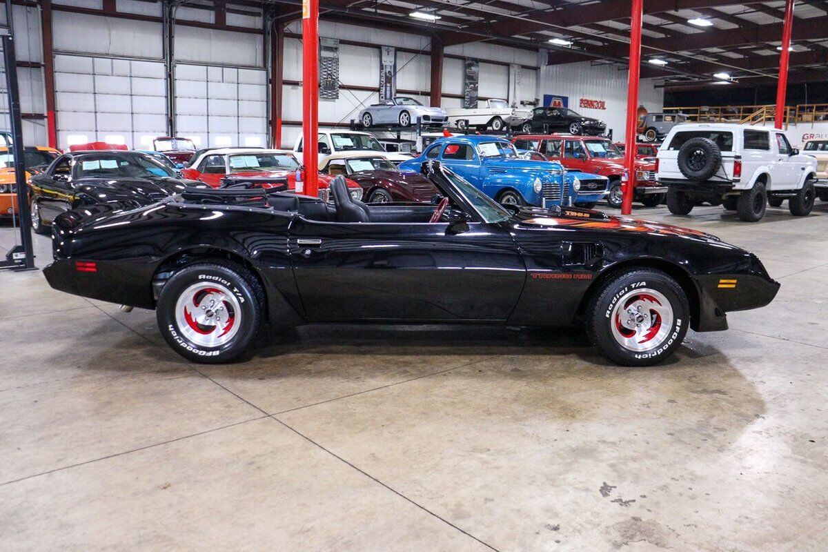 Pontiac-Trans-Am-Cabriolet-1980-Black-Black-8687-8