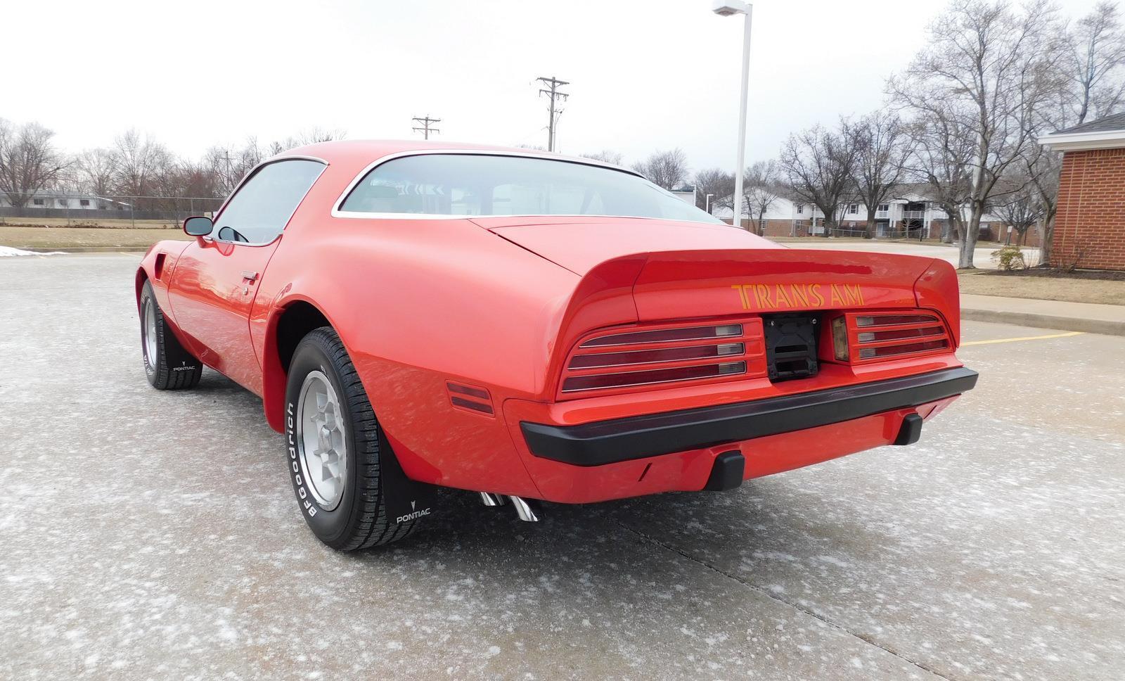 Pontiac-Trans-Am-Coupe-1975-Red-Black-126808-19