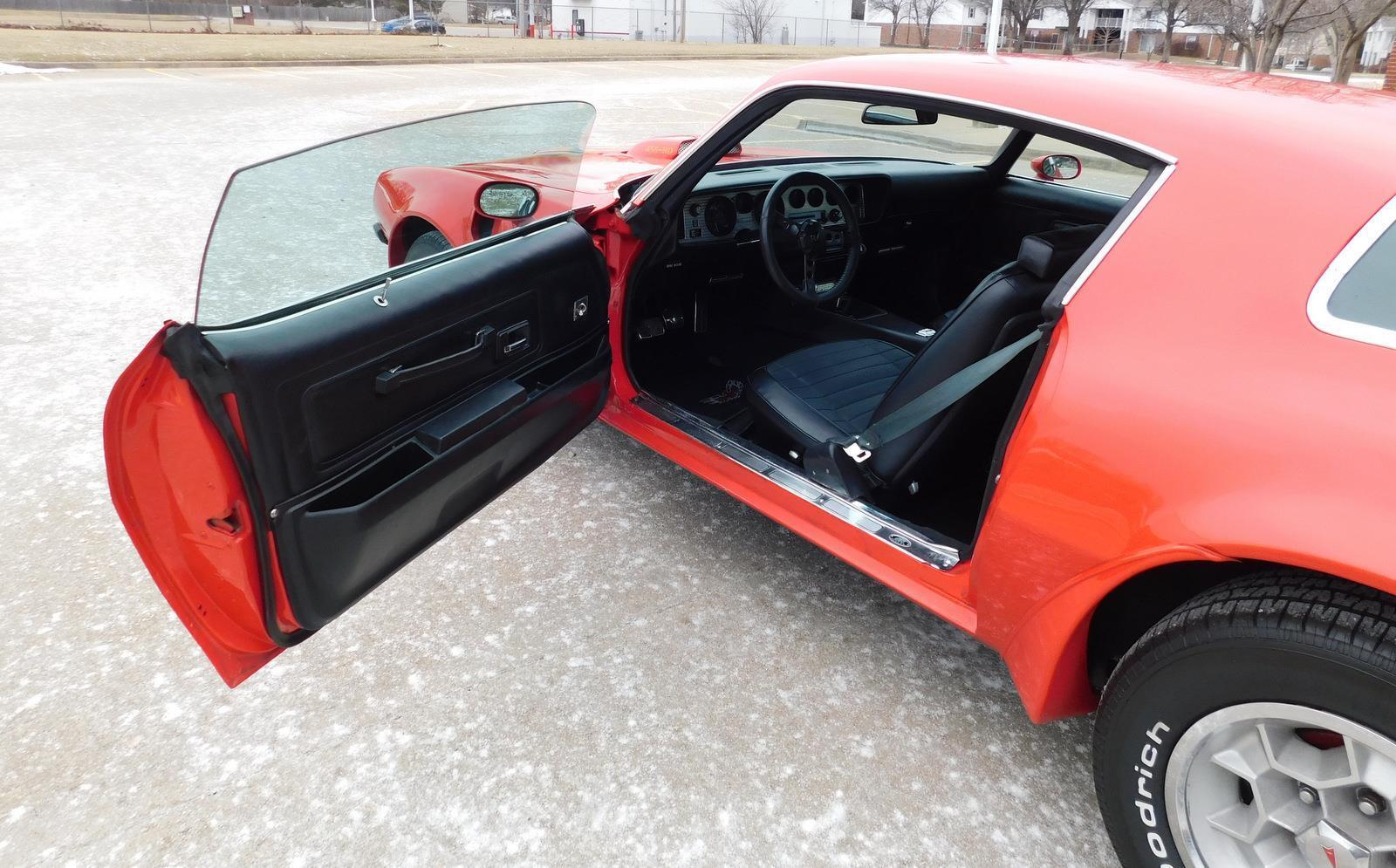 Pontiac-Trans-Am-Coupe-1975-Red-Black-126808-22