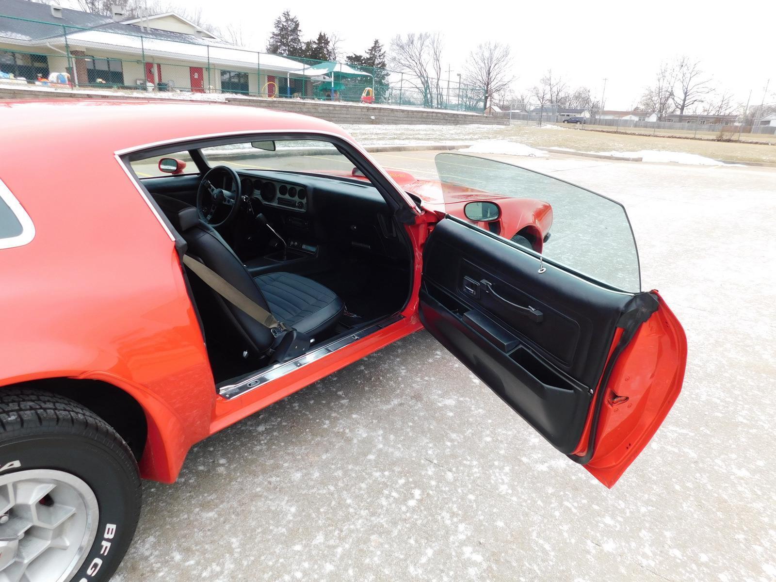 Pontiac-Trans-Am-Coupe-1975-Red-Black-126808-36