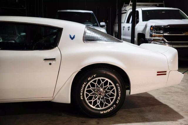 Pontiac-Trans-Am-Coupe-1978-White-Black-111045-10